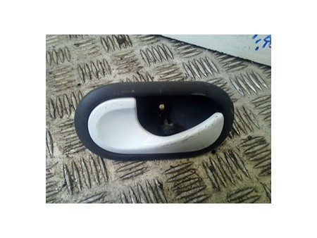 MANIGLIA INT. APERTURA PORTA POST. SX. RENAULT CLIO 3A SERIE (05/09-) K9KM7 8201053833