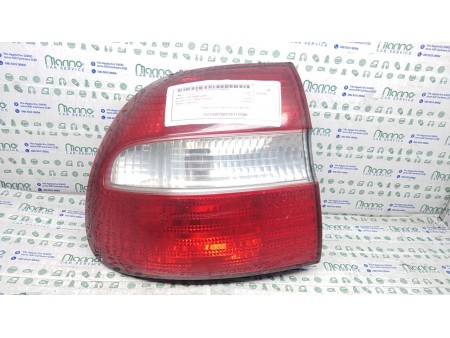 FANALE POST. PARTE EST. SX. VOLVO V40 (04/00-03/04) D4192T3 30621887