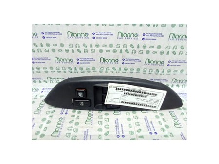 INTERRUTTORE ALZACRISTALLI PORTA ANT. 02-03 SX. TOYOTA YARIS (10/01-11/05)     (FRP) 1SZFE 8482010100