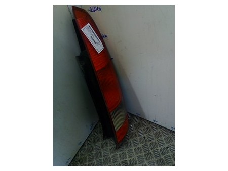 FANALE POST. DX. FORD FIESTA (CBK) (03/02-12/05) FUJA 1324563