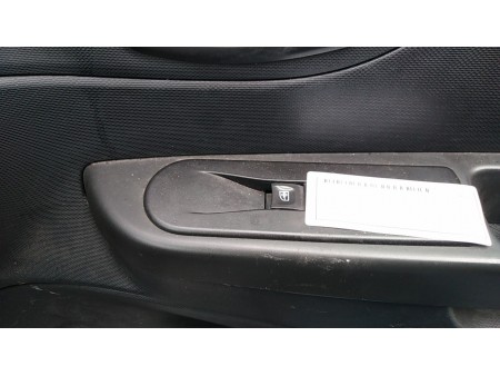 INTERRUTTORE ALZACRISTALLI PORTA ANT DX. RENAULT CAPTUR (04/13-) H4BA4 254218614R