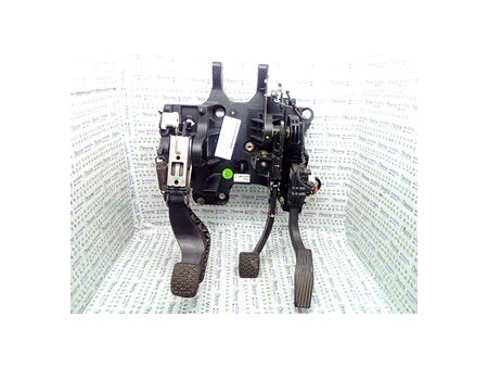 SUPPORTO PEDALIERA C/PEDALE CHEVROLET (DAEWOO) AVEO (T300) (05/11-) A13DTC 95020252