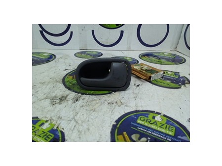 MANIGLIA INT. APERTURA  PORTA ANT. DX MAZDA 323 (05/99-07/04) RF NB4692085015002DX