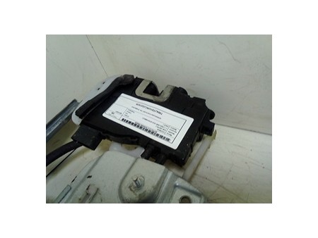 SERRATURA PORTA ANT. DX. HYUNDAI IX35 (02/10-) D4FD 813202Y010 HYUNDAI IX35 (02/10-) D4FD 813202Y010