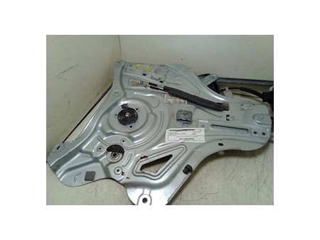 ALZACRISTALLO ELETTR. PORTA ANT. DX. HYUNDAI IX35 (02/10-) D4FD 824022Y000 HYUNDAI IX35 (02/10-) D4FD 824022Y000