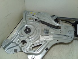 ALZACRISTALLO ELETTR. PORTA ANT. DX. HYUNDAI IX35 (02/10-) D4FD 824022Y000 HYUNDAI IX35 (02/10-) D4FD 824022Y000