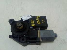 MOTORINO ALZACRISTALLO PORTA ANT. DX. RENAULT SCENIC 3A SERIE (03/13-12/16) K9K837 807302741R