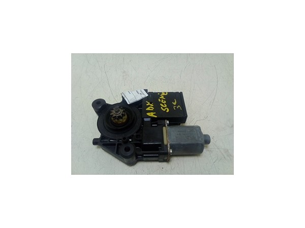 MOTORINO ALZACRISTALLO PORTA ANT. DX. RENAULT SCENIC 3A SERIE (03/13-12/16) K9K837 807302741R