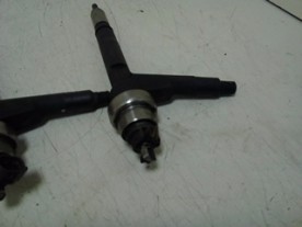 INIETTORE DIESEL OPEL MERIVA (X03) (03/03-12/10) Z17DT 98433634