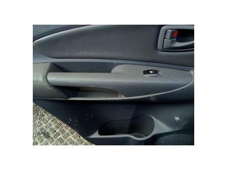 INTERRUTTORE ALZACRISTALLI PORTA POST. SX. HYUNDAI TUCSON (07/04-) D4EA 935802E005DD