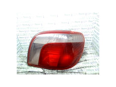 FANALE POST. DX. TOYOTA YARIS (10/01-11/05)     (FRP) 1SZFE 815510D070